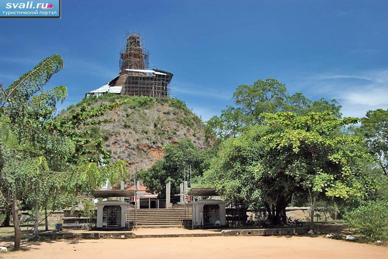Буддийская ступа Джетавана (Jetavana), Анурадхапура (Anuradhapura), Шри-Ланка.