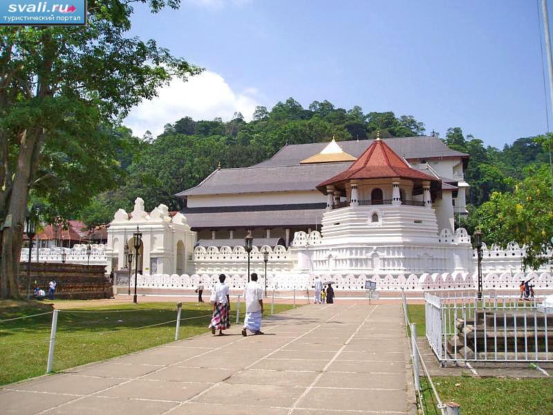 Храм Зуба Будды в Канди (Kandy), Шри-Ланка.