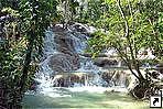 Водопады на реке Данс (Dunn's River Falls), Очо-Риос, Ямайка.