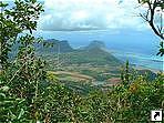 Вид с горы Питон-де-ла-Птит-Ривьер-Нуар, Маврикий. 
