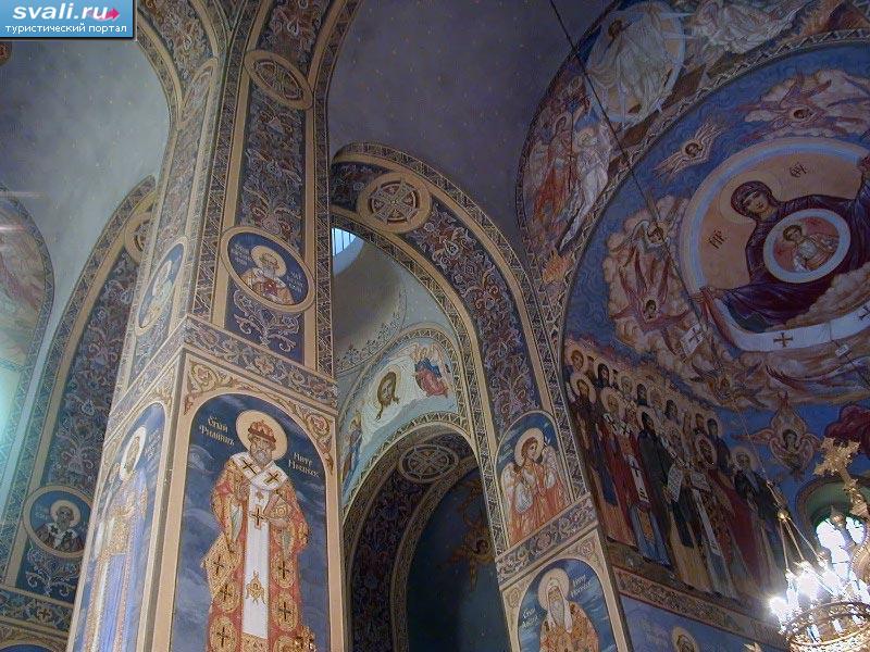 Монастырь в городе Шипка, Болгария.