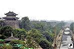 Древние стены города, Сиань (Xian), провинции Шэньси (Shaanxi), Китай. Древние стены города, Сиань (Xian), провинции Шэньси (Shaanxi), Китай.
