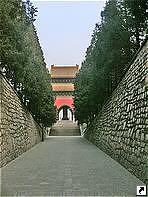 13 гробниц Минских императоров, 50 км к северу от Пекина, Китай.