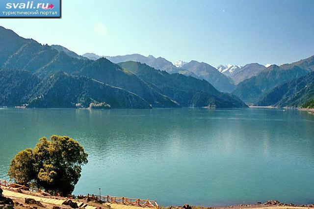 Озеро Тянчи (Tianchi), провинция Дзилинь (Jilin), Китай. 
