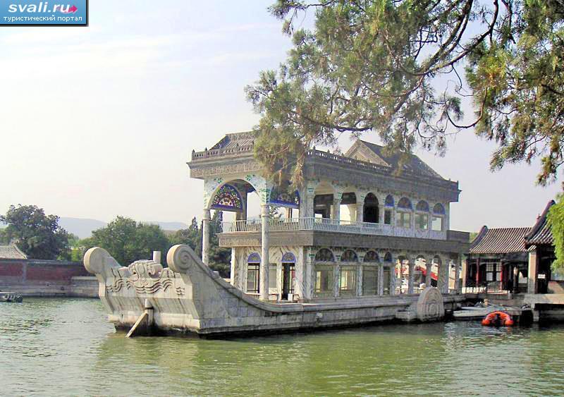 "Мраморный корабль" (The marble boat), озеро Кунь-мин (Kunming), Пекин, Китай.