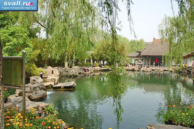 Парк Baotu Springs, Цзинань (Jinan), провинции Шаньдун (Shandong), Китай.