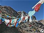 Кора (ритуальный обход) монастыря Ганден (Ganden), высота 4500 метров, Тибет.
