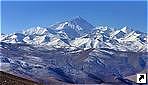 Эверест (Джомолунгма, Everest, Qomolangma), самая высокая вершина на Земле. Тибет. 