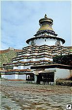 Ступа Кумбум (Kumbum), монастырь Пелкор Чоде (Pelkhor Chode) в Гянтзе (Gyantse), Тибет.