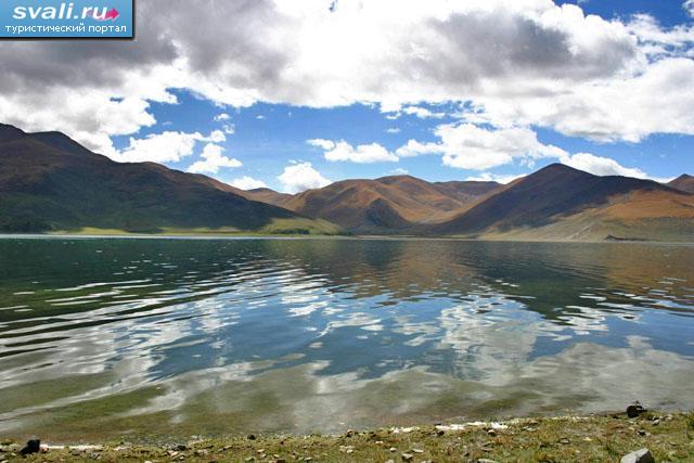 Озеро Ямдрок (Yamdrok tso lake), высота 4488 метров, Тибет.