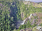 Водопад недалеко от Порт-Морсби (Port Moresby), Папуа-Новая Гвинея.