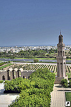 Вид на Маскат с Большой Мечети Султана Кабуса, Оман.