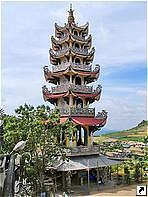 Далат (Da Lat), пагода Linh Phuoc,  Вьетнам.
