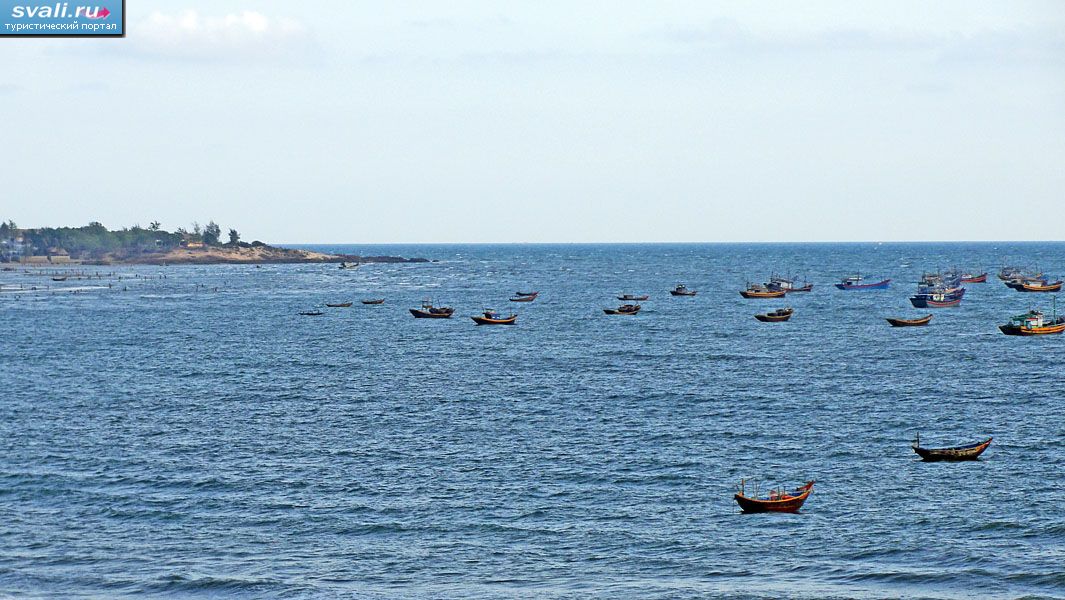 Рыбацкие лодки в бухте Муй Не, Фантхьет, Вьетнам.