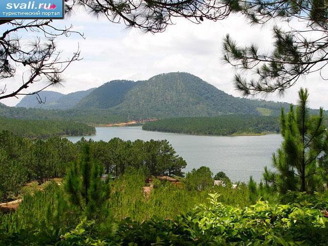 ����� (Da Lat), ����� Tuyen Lam,  �������.