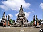 Храм Батур (Batur), остров Бали, Индонезия.