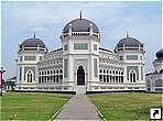 Большая Мечеть (Masjid Raya), Медан (Medan), остров Суматра, Индонезия.