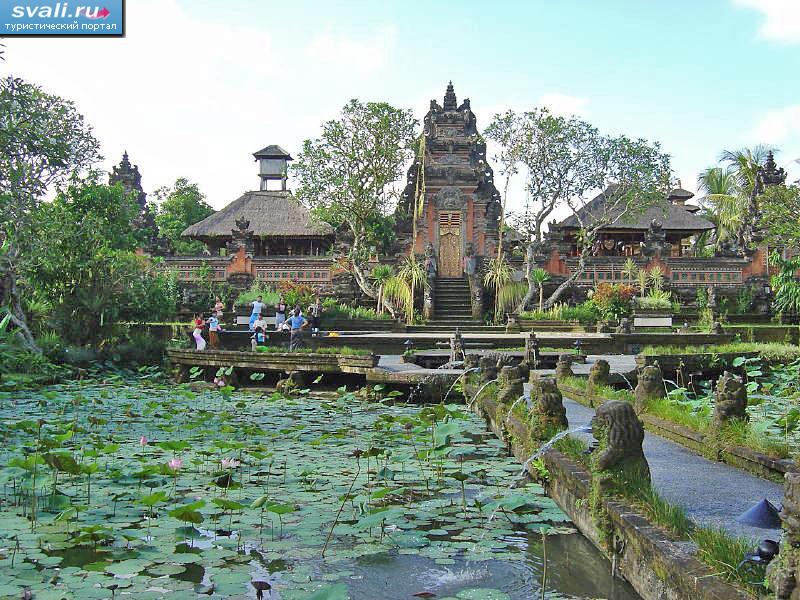 Индуистский храм, остров Бали, Индонезия.