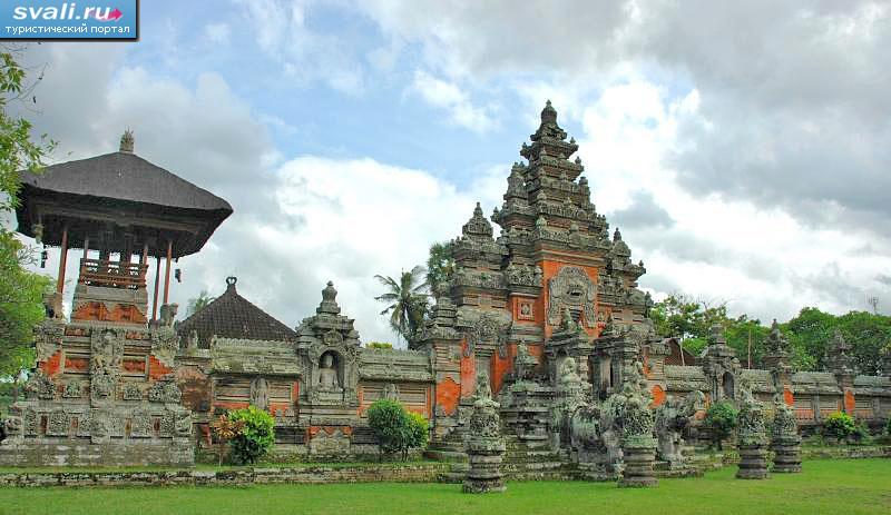 Индуистский храм, остров Бали, Индонезия.