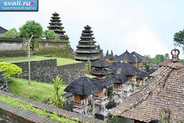 Храм Бесаки (Besakih), остров Бали (Bali), Индонезия.