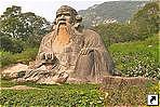 Статуя Лаоцзы (Laojun Yan), легендарного основателя даосизма, Цюаньчжоу (Quanzhou), провинция Фуцзянь (Fujian), Китай.