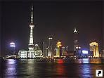 Шанхай (Shanghai) ночью, Китай.