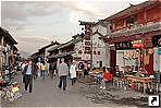 Рынок в городе Дали (Dali), провинция Юньнань (Yunnan), Китай. Рынок в городе Дали (Dali), провинция Юньнань (Yunnan), Китай.