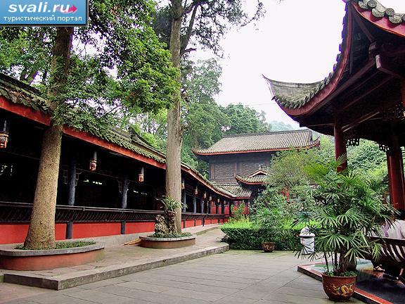���� � ����� �������� (Emeishan), ��������� ������� (Sichuan), �����. 
