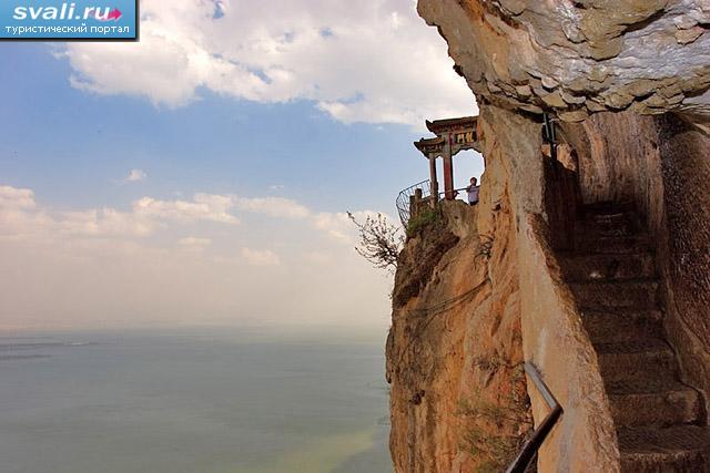 ������ ������� (Dragon Gate), ������� (Kunming), ��������� ������� (Yunnan), �����. 