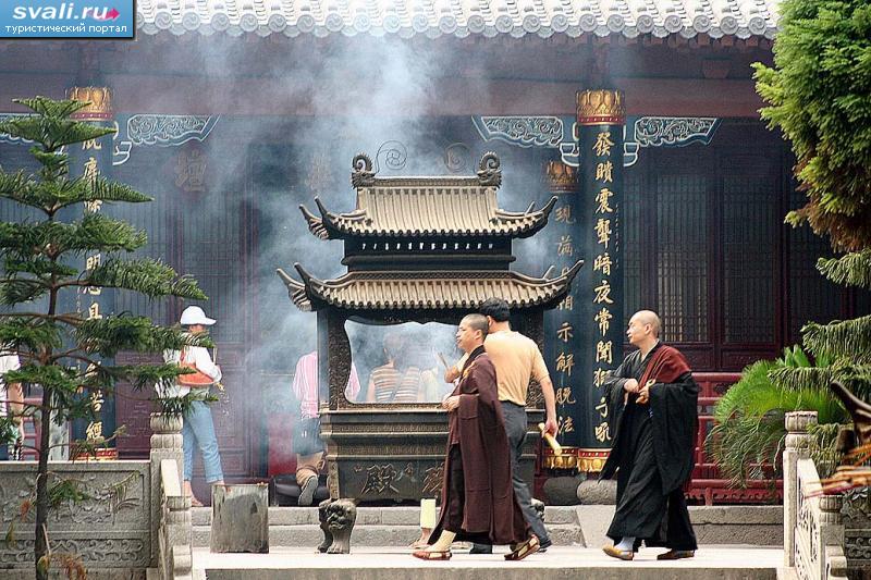 Остров Путошань (Putuoshan), провинция Чжэцзян (Zhejiang), Китай ...