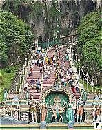 Пещеры Бату (Batu Caves), Куала-Лумпур, Малайзия.