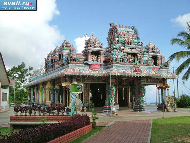 Индуистский храм на горе Пенанг, остров Пенанг, Малайзия.
