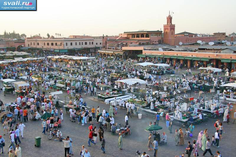 Площадь Джем-эль-Фна (Djemaa El Fnaa), Марракеш, Марокко.