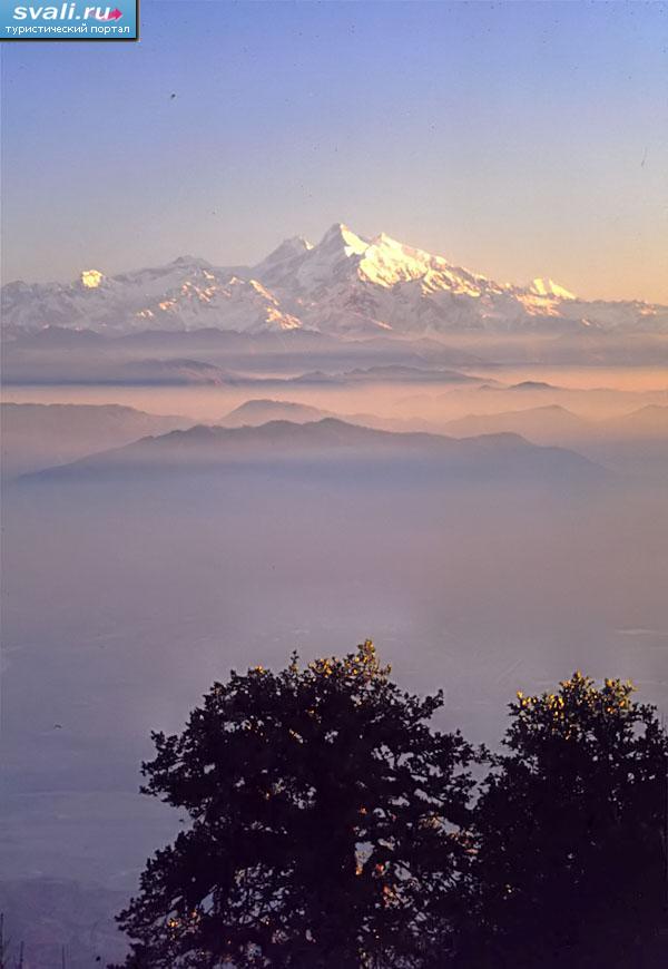 Долина Катманду на рассвете, Непал.
