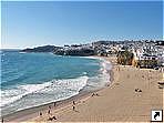 Пляж Албуфейры, провинция Алгарве, Португалия.
