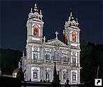 Церковь Бон-Жезуш ночью, окрестности Браги, Португалия.