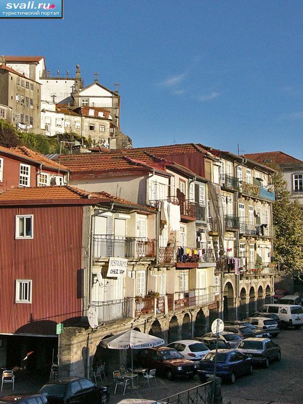 Улица Rua Nova de Alfandega, Порту, Португалия.