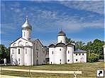 Церкови Прокопия и Жён-мироносиц, Ярославово дворище, Великий Новгород, Россия. 