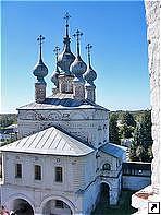 Богословская надвратная церковь, Михайло-Архангельcкий монастырь, Юрьев-Польский, Россия.
