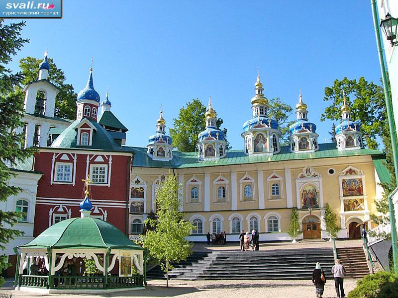 Успенский собор, Успенский Псково-Печерский мужской монастырь, Печоры, Россия.
