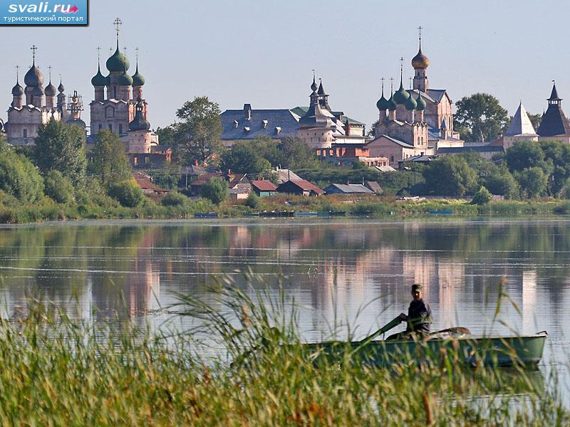 Кремль и озеро Неро, Ростов, Россия.