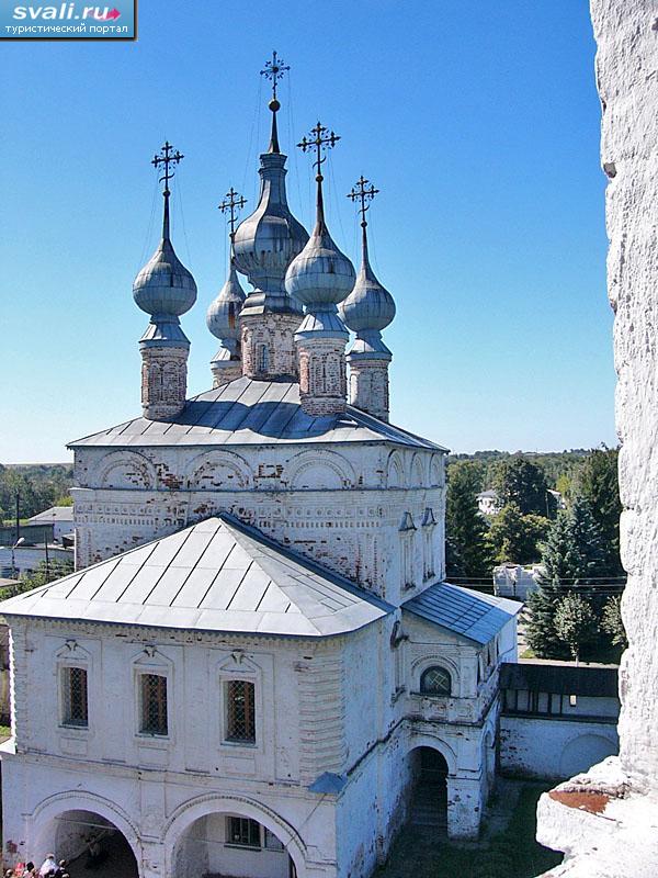 Богословская надвратная церковь, Михайло-Архангельcкий монастырь, Юрьев-Польский, Россия.