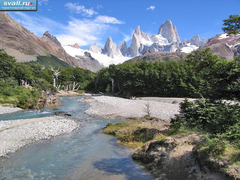 Национальный парк Лос Гласьярес (Los Glaciares), горный массив Фитц Рой (Fitz Roy), провинция Санта-Крус (Santa Cruz), Аргентина.