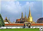 Храм Изумрудного Будды (Wat Phra Kaeo), королевский дворец в Бангкоке, Тайланд.