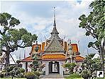 Храм рядом с Храмом Рассвета (Wat Arrun), Бангкок, Тайланд.