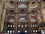 Внутри мечети Сабанчи (Sabanci Mosque), Адана, Турция. 