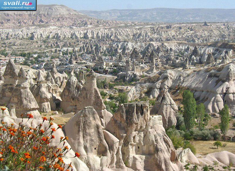 Долина Волшебных Дымоходов (the Valley of the Fairy Chimneys), Каппадокия (Cappadocia), Турция.