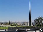 Мемориальный комплекс Цицернакаберд, построенный в память о жертвах геноцида армян 1915 года, Ереван, Армения.