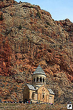 Монастырский комплекс Нораванк в ущелье Нораванка, Армения.