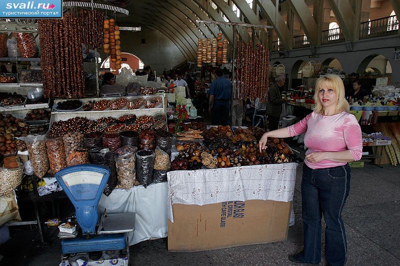 Ереванский рынок, Армения.